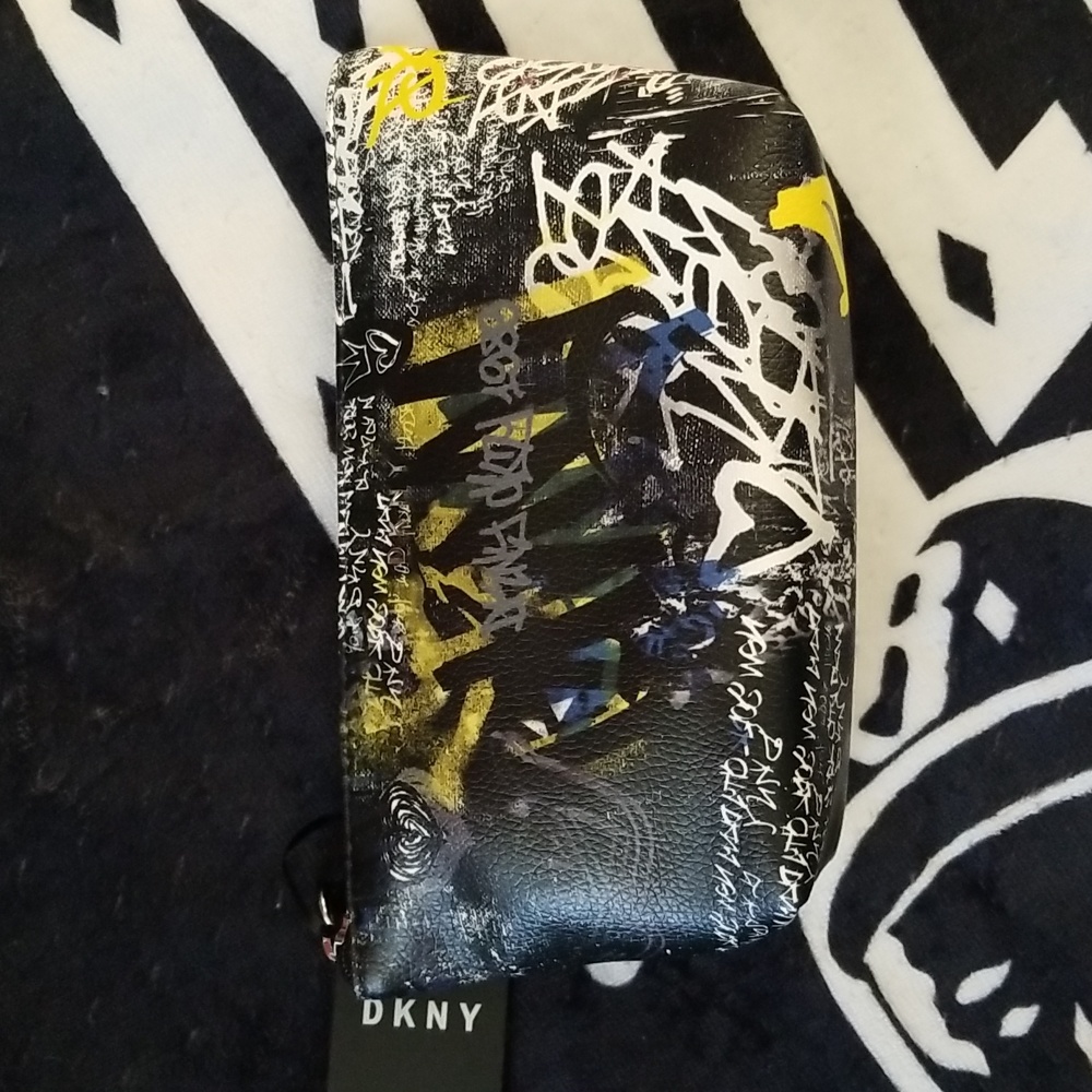 DKNY GRAFFITI COSMETIC BAG NWT